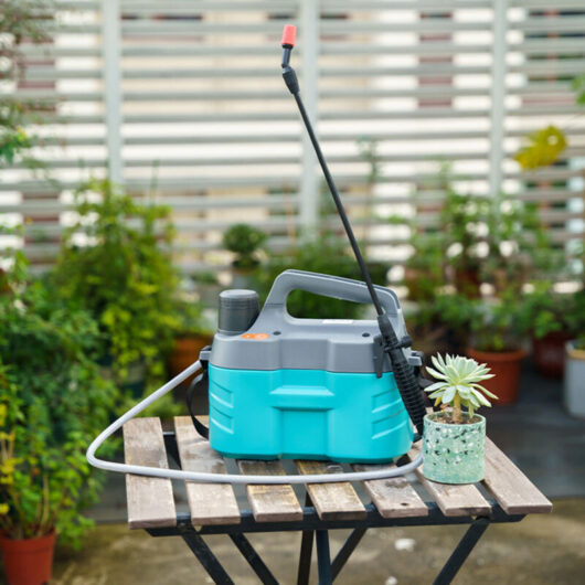 5L Electric Shoulder-Mounted Sprayer, Pesticide Sprayer for Gardening, Small Water Spray Gun, Built-in 2200mAh Lithium Battery, Car Rinse
